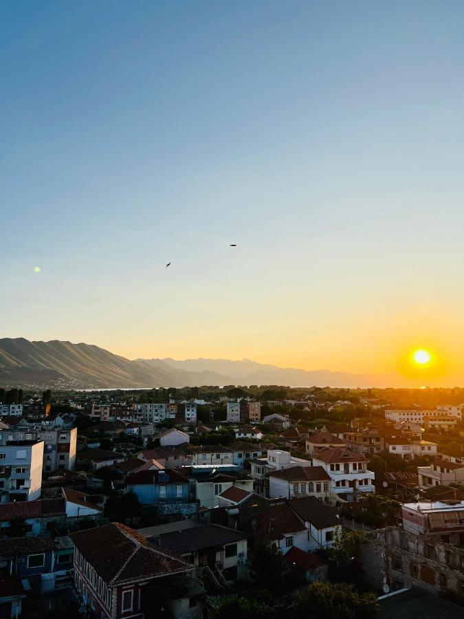 Apartamento Sleepin Shkodër Exterior foto